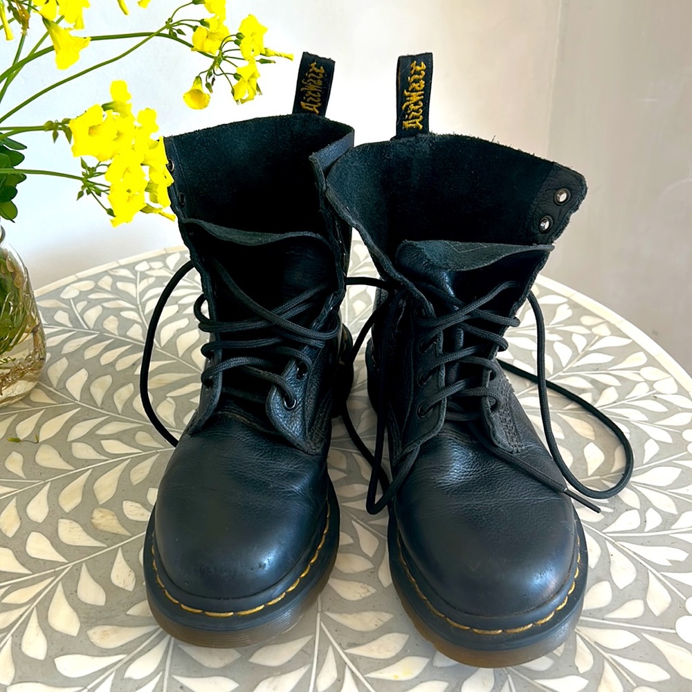 Dr. Martens Pascal boots